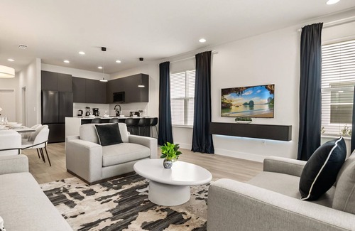 Four Corners Apartamento | Contemporary 4BR Townhome With Pool Themed Rooms
