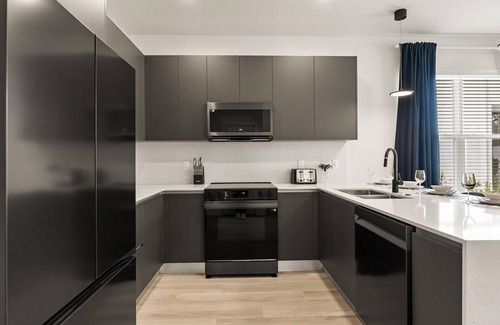 Four Corners Apartamento | Contemporary 4BR Townhome With Pool Themed Rooms