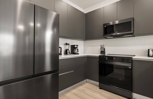 Four Corners Apartamento | Contemporary 4BR Townhome With Pool Themed Rooms