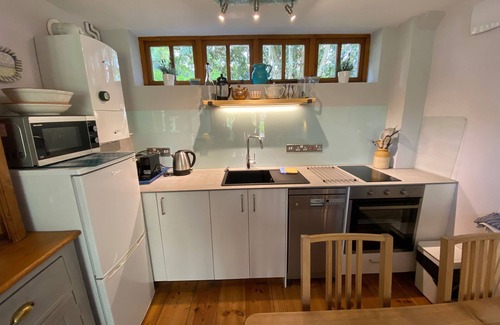 Twyford Cabaña | Contemporary Barn in Twyford just 3 miles from Winchester. Parking provided.