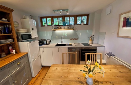 Twyford Cabaña | Contemporary Barn in Twyford just 3 miles from Winchester. Parking provided.