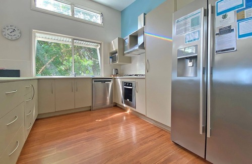 Amity Point Casa | Contemporary Beach House in waterfront location