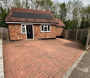 Guildford Chalet De Esquí | Contemporary Comfort 2 Bed 2 Bath Home Free Parking