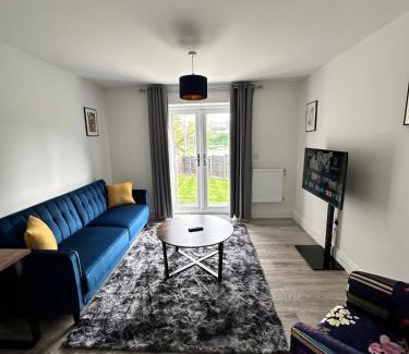 Guildford Chalet De Esquí | Contemporary Comfort 2 Bed 2 Bath Home Free Parking