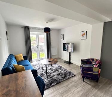 Guildford Chalet De Esquí | Contemporary Comfort 2 Bed 2 Bath Home Free Parking