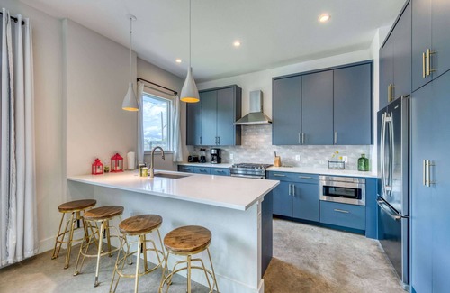 Galindo Casa | Contemporary Home Centrally Located Near SoCo & DT