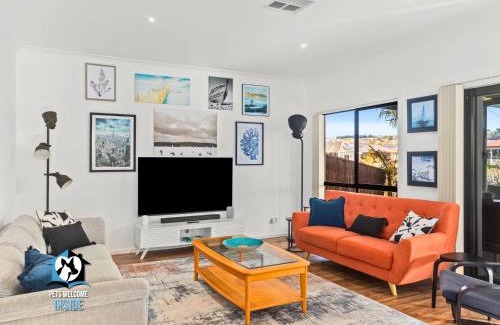 Encounter Bay Casa | Contemporary Lakeside Stunner 3 Bedrooms & Jetty