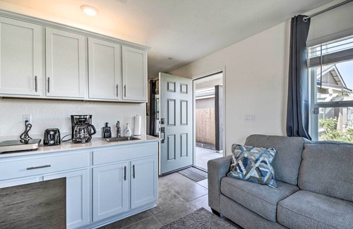 Los Banos Apartamento | Contemporary Los Banos Studio < 3 Mi to Dtwn!