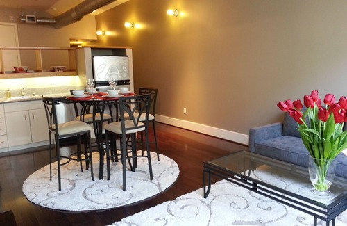 The Villas Condominio | Contemporáneo Santana Row Condo (Frente a la fila)