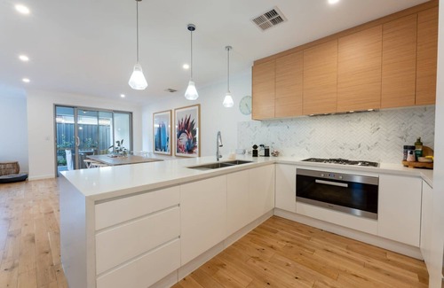 Marryatville Casa | Contemporary Townhouse near Norwood