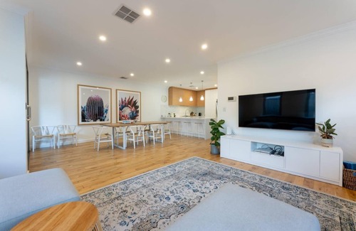 Marryatville Casa | Contemporary Townhouse near Norwood