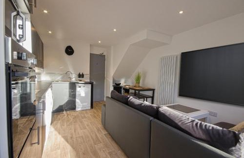 Luton Apartamento | Contractors, Medical staff, Relocators, Families- 5 Bedroom 3 bathroom house- 2min walk to L&D