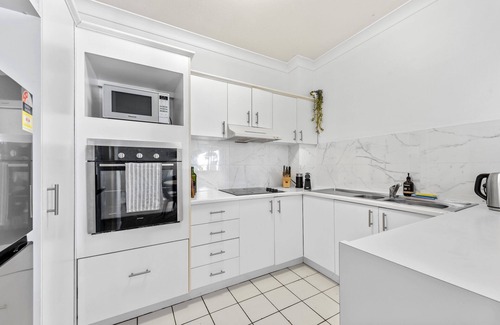 Indooroopilly Apartamento | Convenient & Comfy! ~ 2Bed, 2Bath, 2Car, Balcony