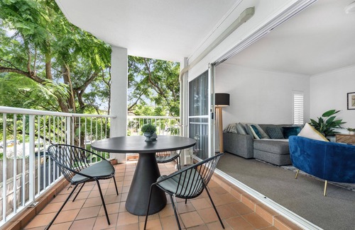 Indooroopilly Apartamento | Convenient & Comfy! ~ 2Bed, 2Bath, 2Car, Balcony