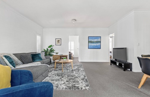 Indooroopilly Apartamento | Convenient & Comfy! ~ 2Bed, 2Bath, 2Car, Balcony