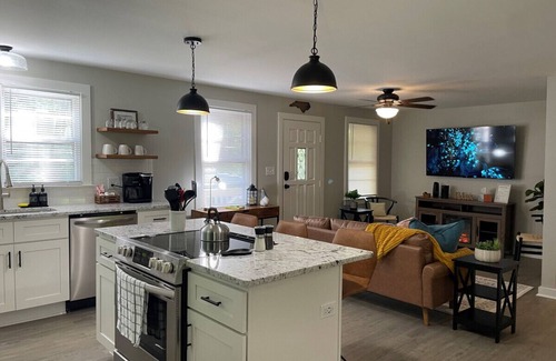 Winston - Salem Casa | Convenient & Freshly updated 3 bedroom 1 bath home