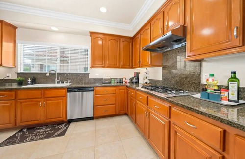 South el Monte Casa | Convenient Located Warming Large 4 Bedroom 3 Bath Home Near DTLA over 2,100 SF