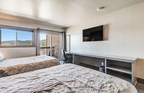 Angel Fire Hotel | Convenient Location | Elk Horn Lodge 304