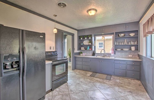 Preston Casa | Convenient Preston Retreat w/ Private Yard!