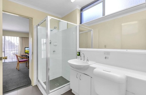 Mount Ommaney Hotel | Convenient self-catering unit