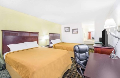 Lookout Valley Neighborhood Association Complejo | Convenient Stay in Knights Inn Chattanooga! Pet Friendly Property!