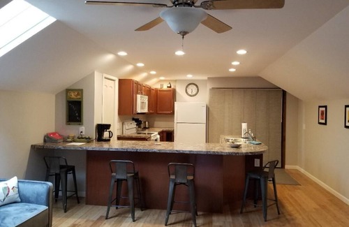 Sunbury Apartamento | Conveniente para el centro de la ciudad! Hermoso y tranquilo apartamento de nueva construcción.