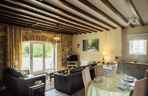 Haverfordwest Casa | Converted Stone Cottage with indoor swimming pool