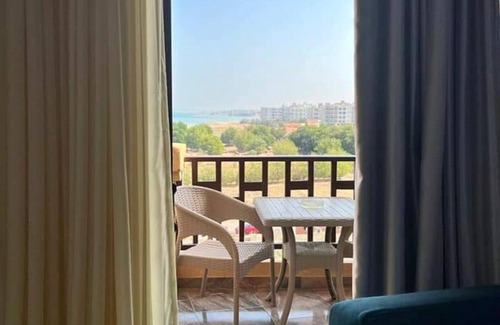 Dahar Chalet De Esquí | Cool chalet with AC, side sea view – Hurghada Concierge at Turtles Beach Resort