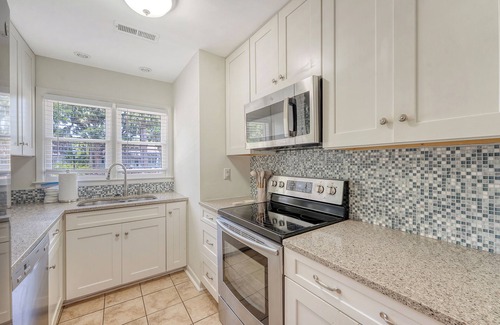 Tarpon Pond Cabaña | Cool kids Loft!! - Walk or Ride to the beach - Bikes and Amenity Cards included!