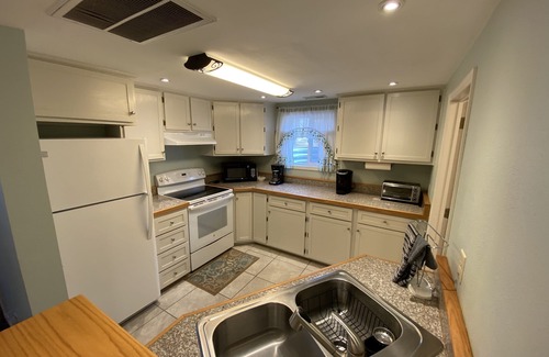 Riverton Casa | Cool Cal n Calm - Una casa de sótano recientemente renovada