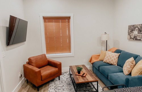 Dodge City Apartamento | Cool NEW, Downtown Luxury Living, The Tilly!