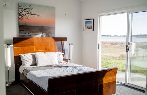 Bonney Otro | Coorong Island Retreat - Pet Friendly - Farm Stay
