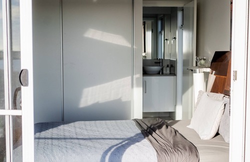 Bonney Otro | Coorong Island Retreat - Pet Friendly - Farm Stay