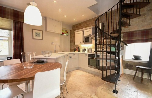 Warkworth Cabaña | COQUET COTTAGE (WARKWORTH), pet friendly, with open fire in Warkworth