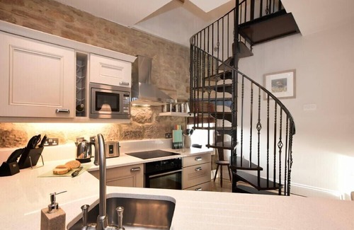 Warkworth Cabaña | COQUET COTTAGE (WARKWORTH), pet friendly, with open fire in Warkworth