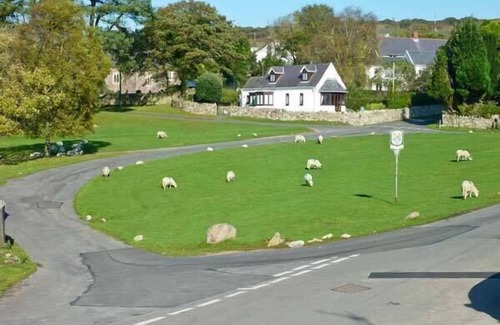 Reynoldston Cabaña | Corner Cottage