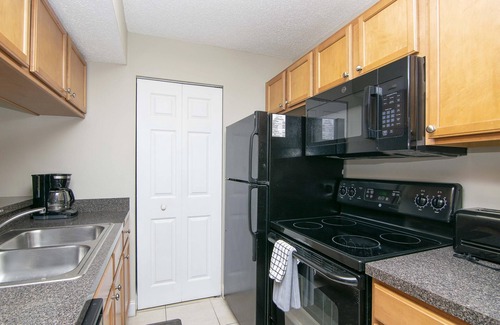 Brandon Condominio | Unidad de esquina - 2 habitaciones, 2 baños - Cerca del centro de Tampa