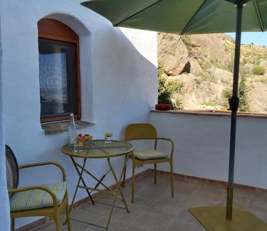 Huebro Casa | Cortijo El Molino Apartamento"El balconcito"