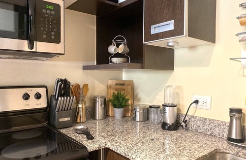 Santa Ana Apartamento | Costa Rica, Entire Apartment in Avalon Country Club High Speed Internet