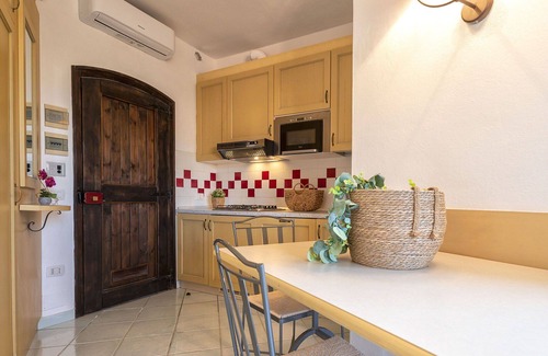 Canneddi Apartamento | Bonito apartamento para 4 personas con A/C, WIFI, piscina, TV, terraza y mascotas permitida