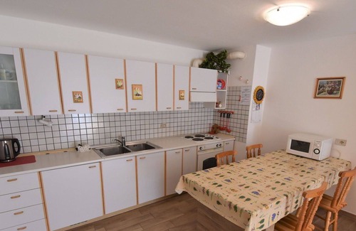 Canazei Apartamento | Cosy apartment for 4 guests with WIFI, TV, terrace, pets allowed and parking