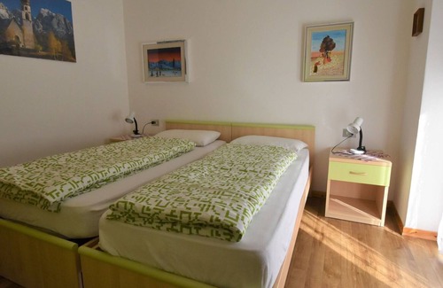 Canazei Apartamento | Cosy apartment for 4 guests with WIFI, TV, terrace, pets allowed and parking