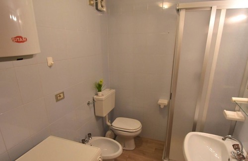 Canazei Apartamento | Cosy apartment for 4 guests with WIFI, TV, terrace, pets allowed and parking