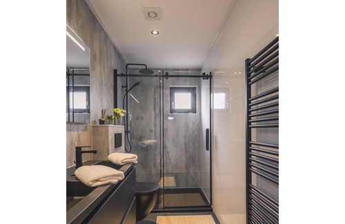 Maurik Casa | Hermoso apartamento en villa con WIFI, TV, terraza, mascotas permitida y aparcamiento