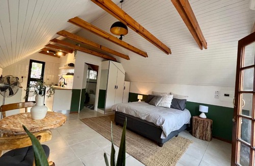 Gaborone Casa | Light, Bright & Cosy City Cottage
