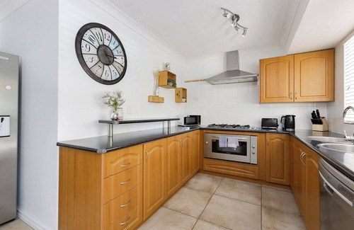 Hamilton Hill Casa | Cosy Corner Retreat by SwanBnB Management - close to Fremantle