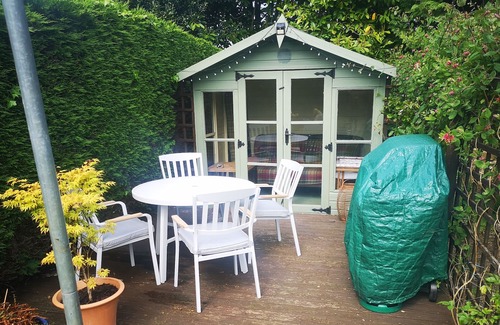 Harrington Cabaña | Cosy cottage set in the heart of quite village, close to major transport network