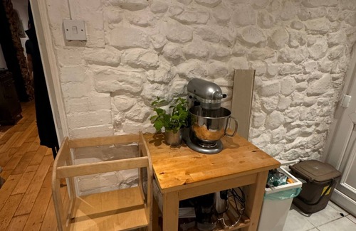 Trowbridge Cabaña | Cosy Cottage Cardiff City