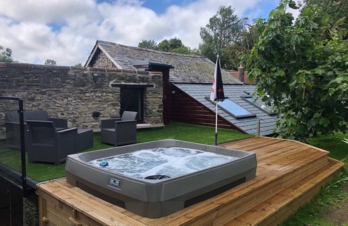 Barnstaple Cabaña | Cosy cottage with hot tub and outdoor space