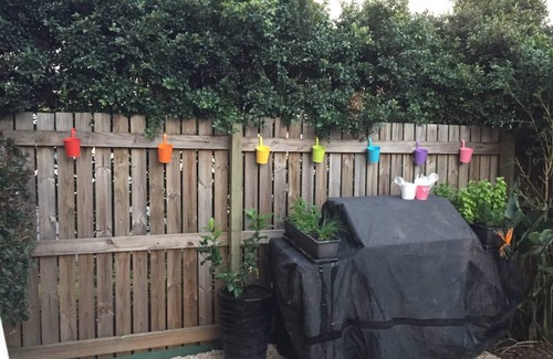 Indooroopilly Casa | Cosy Country Cottage, great location, pet friendly